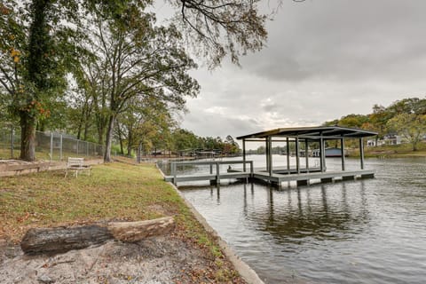 Spacious Hot Springs Lakehouse on Lake Hamilton! House in Rockwell