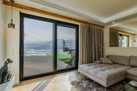 Living room, Seating area, Mountain view