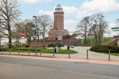 Nearby landmark, Day, Neighbourhood, Landmark view, Location