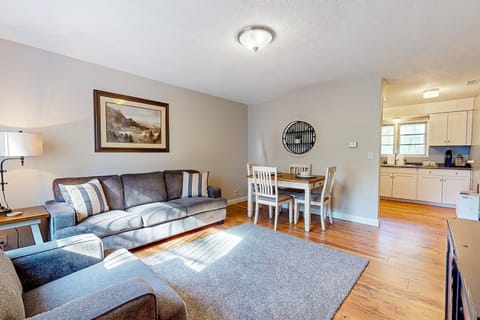 Oak Grove Getaway House in Lake Oswego