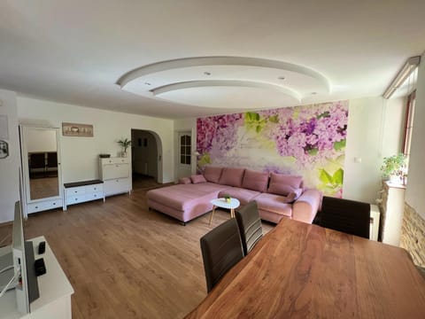 TV and multimedia, Living room, Photo of the whole room, Seating area