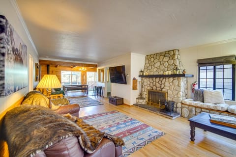 1 Mi to Lake Home with Hot Tub and Gazebo in Big Bear House in Big Bear