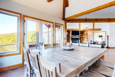 Treetop View Sanctuary House in Branson