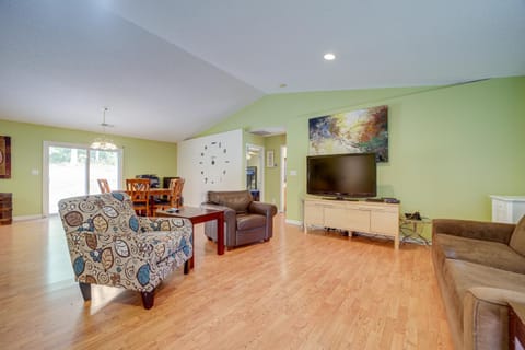 Candler Home with Large Deck Hike, Bike and Unwind! House in Upper Hominy