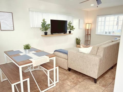 Historical Beach Bungalow Steps Away From Sand #5 Apartment in Balboa Peninsula