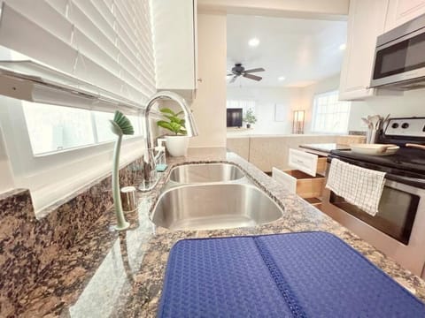 Historical Beach Bungalow Steps Away From Sand #5 Apartment in Balboa Peninsula