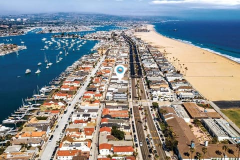 Historical Beach Bungalow Steps Away From Sand #5 Apartment in Balboa Peninsula