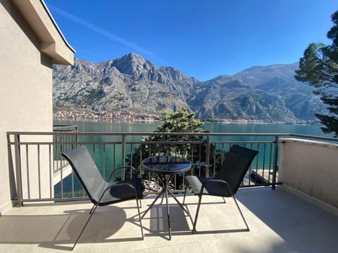 Balcony/Terrace, Landmark view, Mountain view