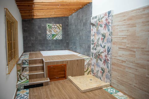 Hot Tub, Bath