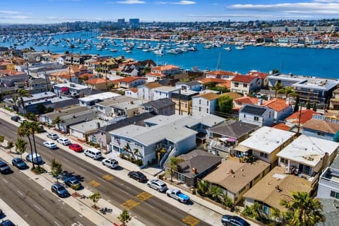 Beach Bungalow #3 in Newport Beach (A/C Included) Apartment in Balboa Peninsula