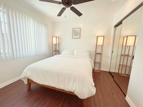 Beach Bungalow #3 in Newport Beach (A/C Included) Apartment in Balboa Peninsula