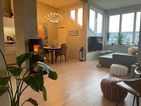 TV and multimedia, Living room, Seating area, flat iron