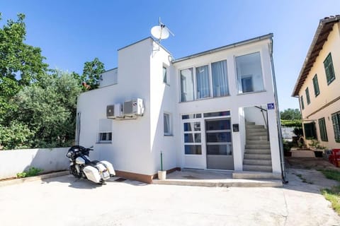 Property building, Day