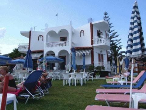 Facade/entrance, Entertainment