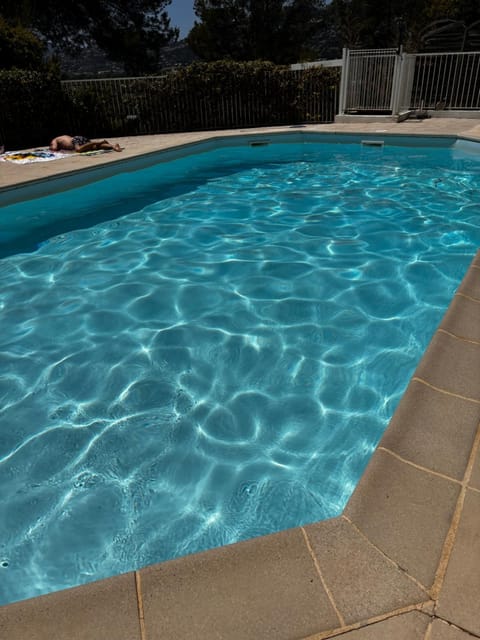 Mondello Hôtellerie Appartement de standing entièrement rénové, 47m2 avec piscine Cannes Apartment in Mougins