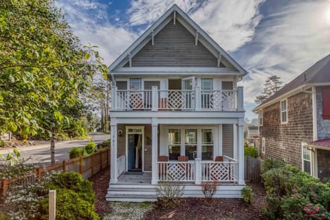 Coast On Inn House in Lincoln City