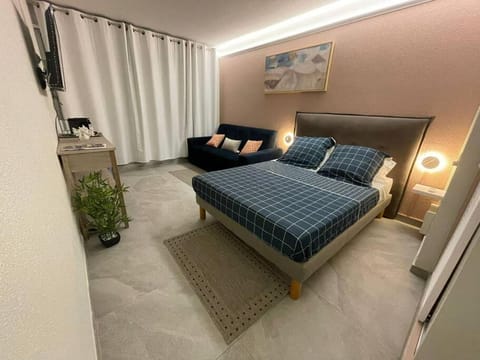 Bed, Living room, Photo of the whole room, Bedroom