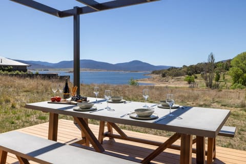 Dining area, Lake view, Mountain view