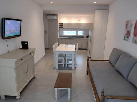 TV and multimedia, Seating area, Dining area, hair dresser