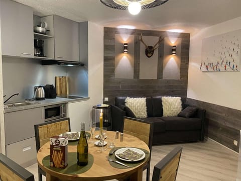 Appartement rénové pour 2 avec WiFi au centre de Val Thorens, proche pistes et commerces - FR-1-637-71 Apartment in Val Thorens