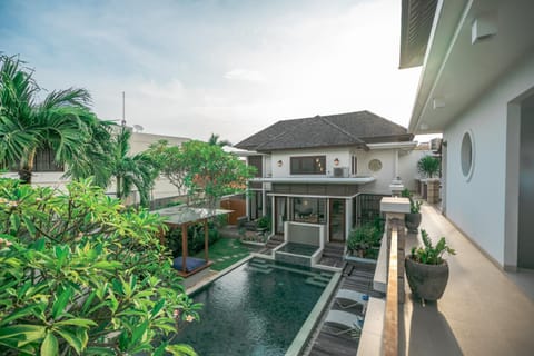 Property building, Day, Garden, Garden view, Pool view, Swimming pool, sunbed