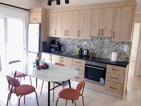 Coffee/tea facilities, Kitchen or kitchenette, Dining area, pet friendly, stove, toaster