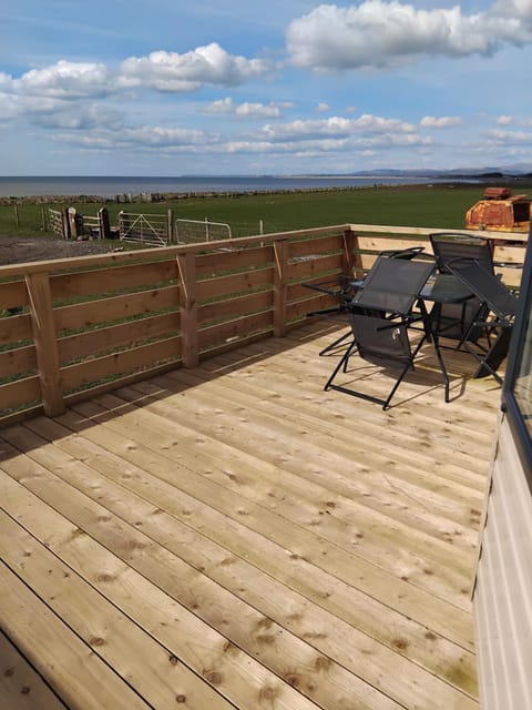 Tarn Bay Retreat- Sea- Fells- Beach- Views-Farm House in Copeland District