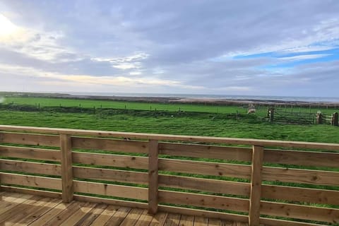 Tarn Bay Retreat- Sea- Fells- Beach- Views-Farm House in Copeland District