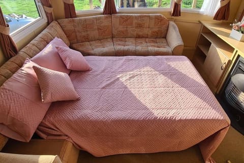 Tarn Bay Retreat- Sea- Fells- Beach- Views-Farm House in Copeland District