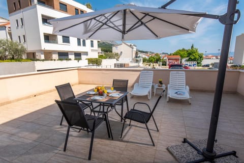 Balcony/Terrace, Seating area, Mountain view