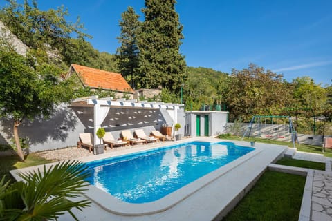 Spring, Swimming pool