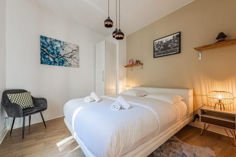 Bed, Photo of the whole room, Bedroom