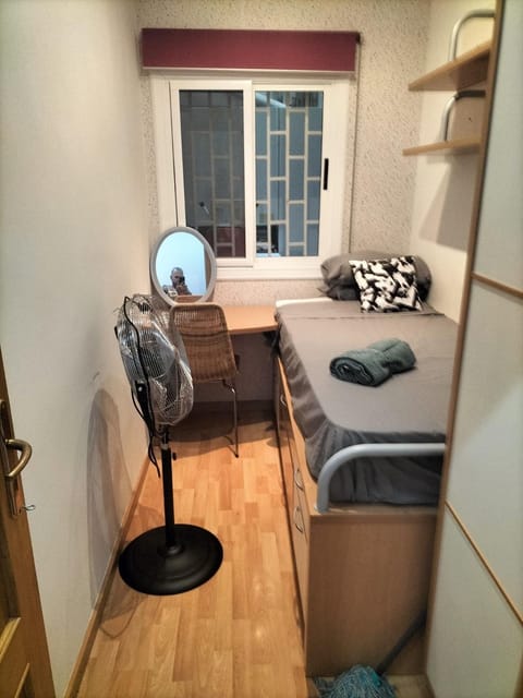 Room in shared appartment close to Camp Nou Vacation rental in L'Hospitalet de Llobregat