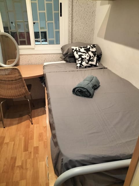 Room in shared appartment close to Camp Nou Vacation rental in L'Hospitalet de Llobregat