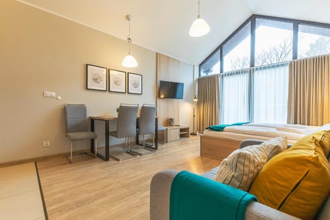 Bed, TV and multimedia, Living room, Photo of the whole room, Seating area, Bedroom