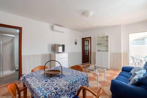 TV and multimedia, Living room, Dining area, air conditioner