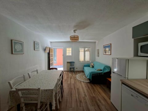 Living room, kitchen
