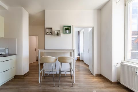 Seating area, Dining area