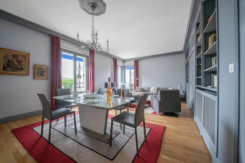 L'ANTHRACITE - Proche Opéra & Centre-ville Apartment in Auvergne-Rhône-Alpes