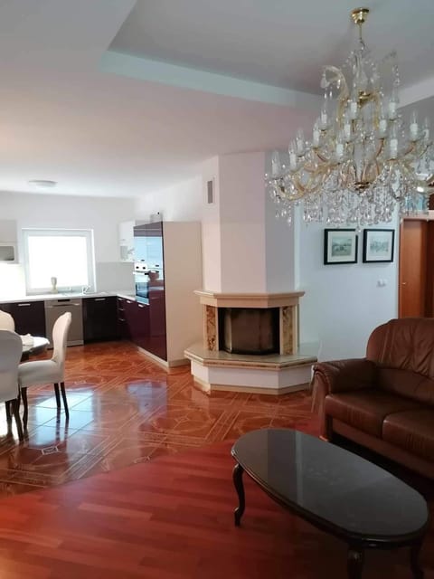 Living room, Seating area, kitchen