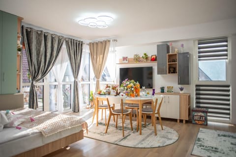 Bed, TV and multimedia, Living room, Photo of the whole room, Dining area