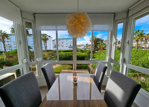 Day, Natural landscape, Garden, View (from property/room), Balcony/Terrace, Dining area, Garden view