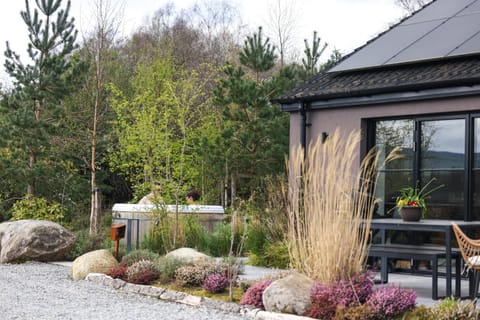 Patio, Garden, Hot Tub, Garden view