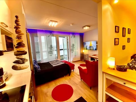 To LuxStudio SAVUsuite From Helsinki Airport 6 min, to City 27min, FreeParking in Kivistö Apartment in Uusimaa