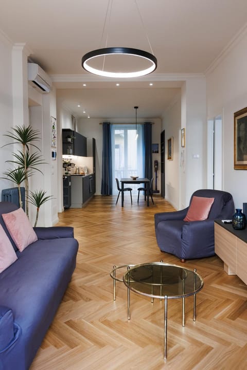 TV and multimedia, Kitchen or kitchenette, Living room, Seating area
