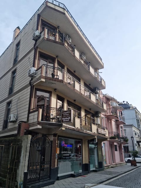 Property building, Day, City view, Street view, Location