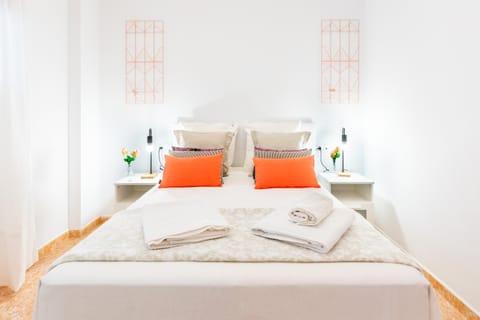 Bed, Photo of the whole room, Bedroom