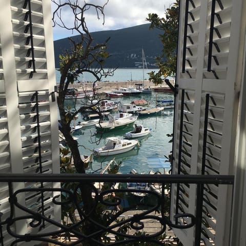 Decorative detail, Sea view