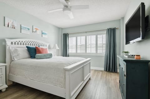 Bed, Bedroom, fireplace