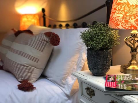 Bed, Living room, Other, Photo of the whole room, Seating area, Bedroom